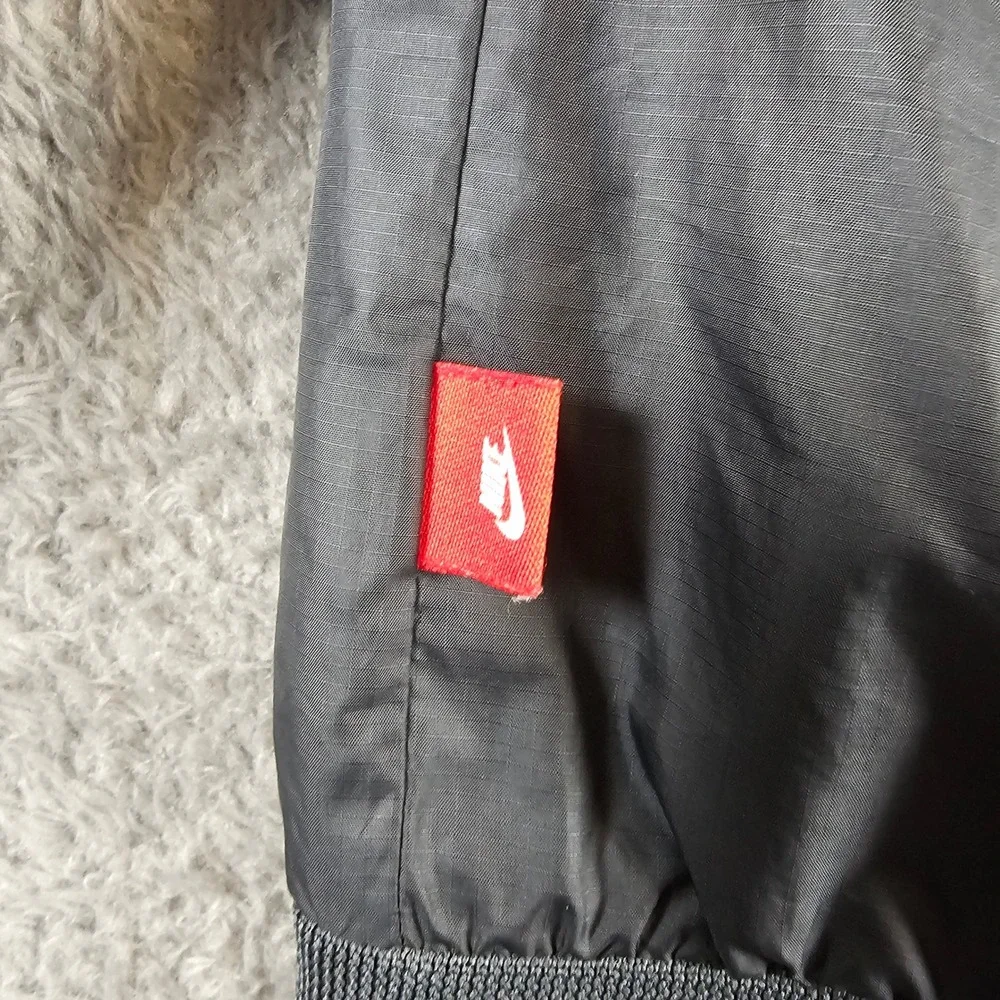 Nike Windrunner Hooded Windbreaker Jacket Black White Kids Boys‎ Medium